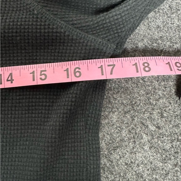 Everlane Waffle Knit Turtle Neck Black Small - Picture 7 of 8